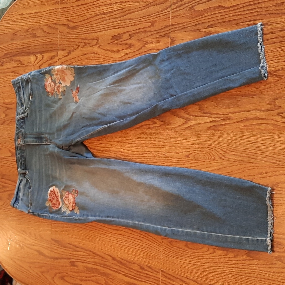 Embroidered Floral Jeggings